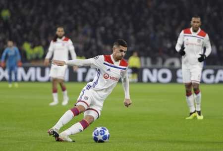 这位年轻选 这位年轻选